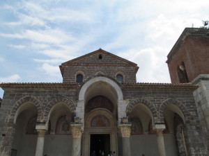 2 Frontale Chiesa Benedettina