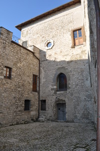 13 Cortile interno del castello di Ceccano