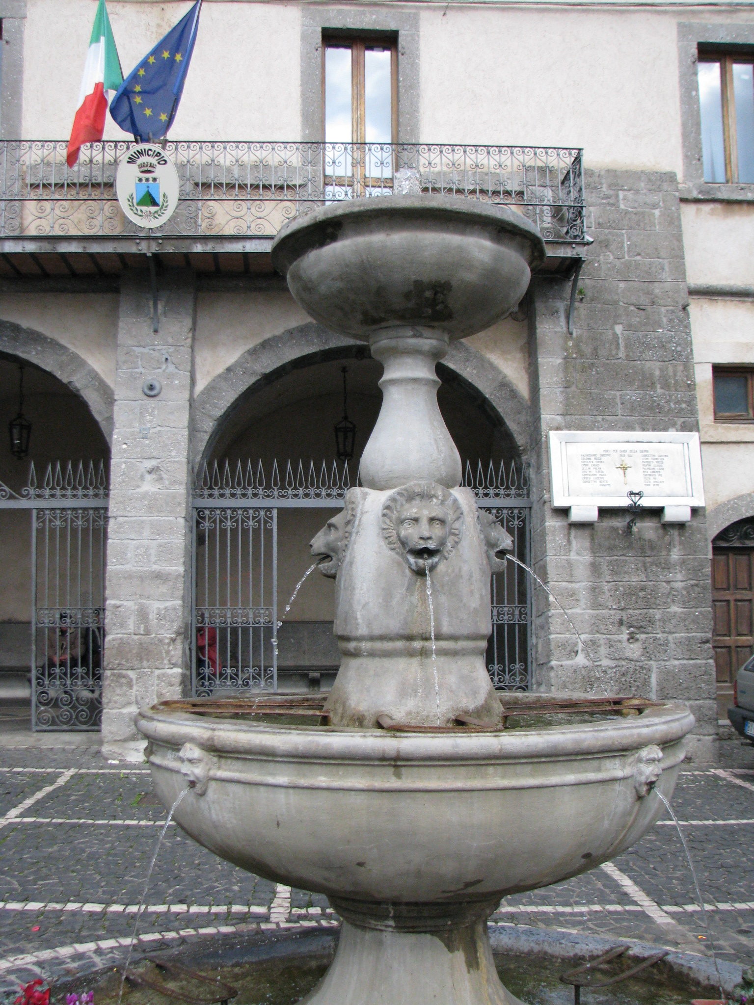 29 Fontana in piazza Vittorio Emanuele II a Patrica