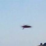 Oggetto dubbio catturato in una foto – Segnalazione da Sferracavallo (PA) – Ufo o insetto?