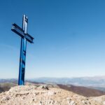 CROCI SULLE VETTE. La storia dimenticata della Croce di Monte Viglio, tra Lazio e Abruzzo; di Giorgio Pacetti.