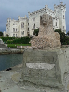 La Sfinge egizia nel parco del castello di Miramare a Trieste