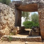 Puglia misteriosa – LE TAVOLE DEI PALADINI. Il dolmen di Montalbano (BR) di Domenico Marrazzo